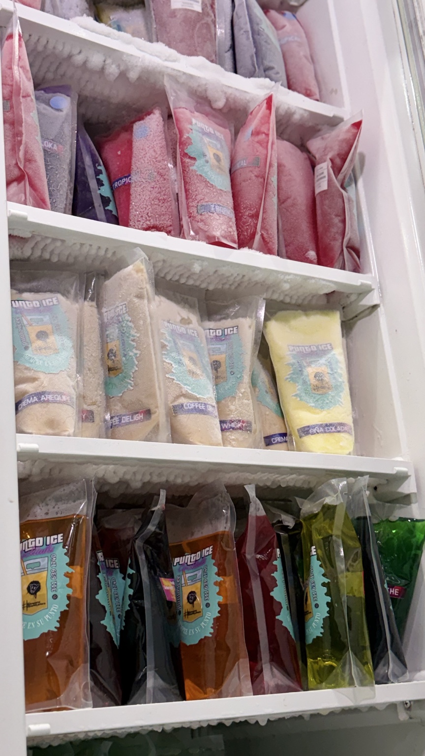 Sachets reales Punto Ice congelados y organizados por líneas